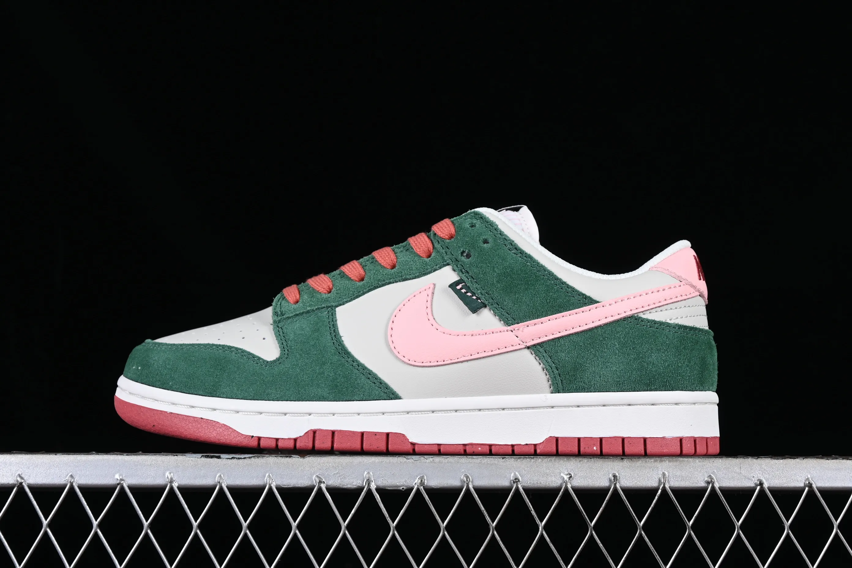 All Categories Nk SB Dunk Series Nk SB Dunk Low Low-top sneakers Nk Dunk Low "All Petals United" Sonorous Rose SB low-top casual sneakers FN8923-061